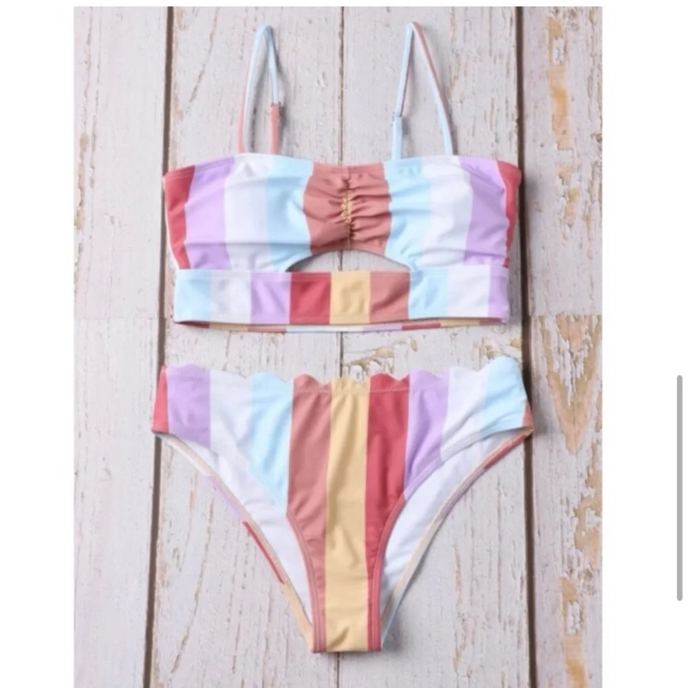 🎉LAST ONE🎉Color block striped scalloped bikini set - Picture 4 of 5